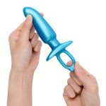 Анальная премиум пробка для массажа простаты b-Vibe Hither Prostate Plug с кольцом для извлечения - голубая - 14,3 см
