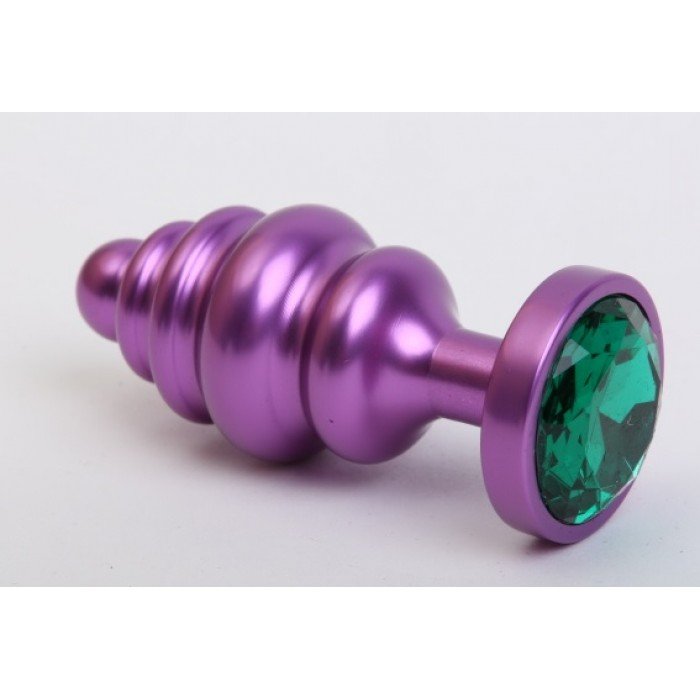 Анальная фигурная пурпурная металлическая пробка 4sexdreaM с зелёным кристаллом - 7,3 см