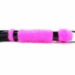 Плеть c кожаными хвостами и ручкой, украшенной розовым мехом BDSM Light - 43 см