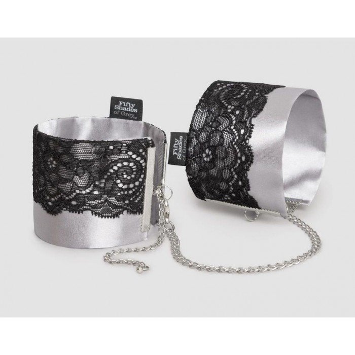 Наручники с кружевом Fifty Shades of Grey - Play Nice из сатина - серебристые Наручники с кружевом Fifty Shades of Grey - Play Nice из сатина - серебристые