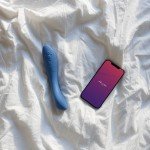 Вибромассажер для стимуляции зоны G с гнущимся стволом и 2 моторами We-Vibe Rave 2 с управлением со смартфона - голубой - 21,7 см Вибромассажер для стимуляции зоны G с гнущимся стволом и 2 моторами We-Vibe Rave 2 с управлением со смартфона - голубой - 21,7 см