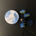 Массажная свеча Petits JouJoux - A Trip to London - с ароматом Чёрной смородины и Ревеня Массажная свеча Petits JouJoux - A Trip to London - с ароматом Чёрной смородины и Ревеня