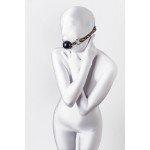Пластиковый кляп-шар с отверстиями Anonymo на леопардовых кожаных ремешках - чёрный