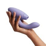 Бесконтактный клиторальный стимулятор с вибрацией Womanizer Duo 2 с началом работы от соприкосновения и функцией сброса интенсивности - сиреневый Бесконтактный клиторальный стимулятор с вибрацией Womanizer Duo 2 с началом работы от соприкосновения и функцией сброса интенсивности - сиреневый